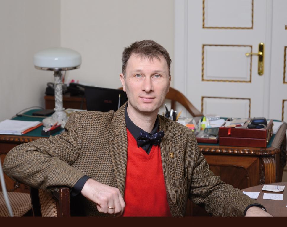 Сегодня свой 50-летний юбилей отмечает директор Оренбургского областного музея изобразительных искусств Юрий Комлев